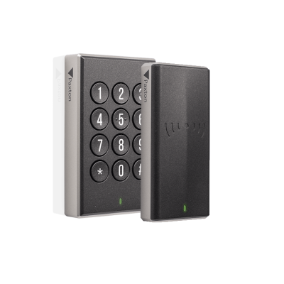 Leser und Leser mit Tastatur